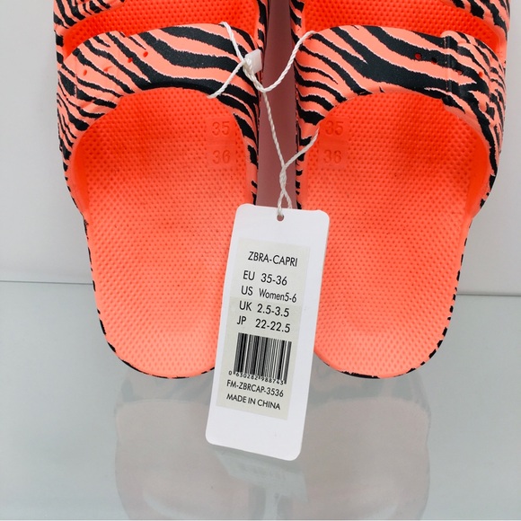 Freedom Moses - Zebra / Capri - Double Band Slides Women’ Size 5/6 - Picture 8 of 9